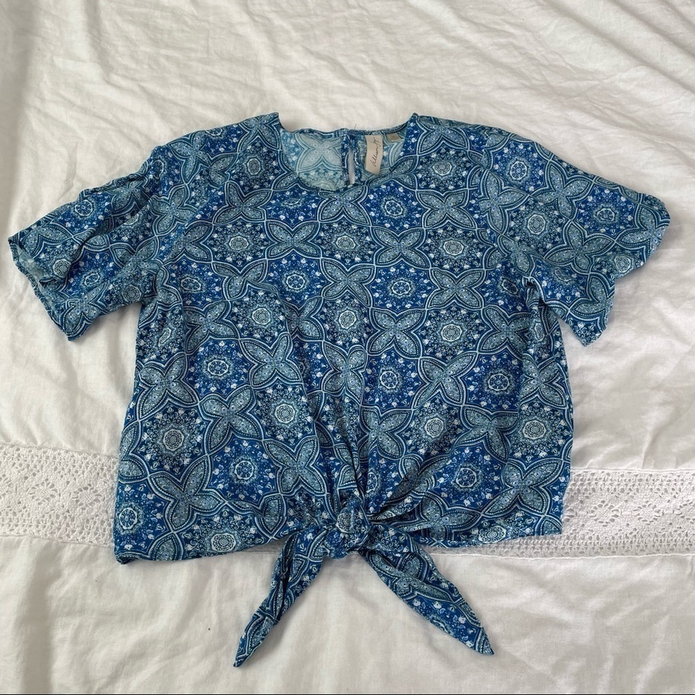 Allison Joy MEDIUM Knot Paisley Blue Short Sleeve Top Cropped